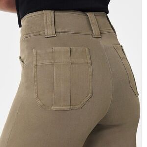 SPANX Stretch Twill Cropped Cargo Trouser In Spanish Olive size Medium